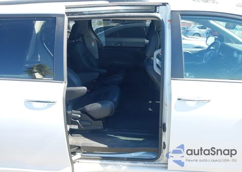 2019 Toyota Sienna Se 7 Passenger z USA, uszkodzony, nr VIN 5TDEZ3DC7KS214551